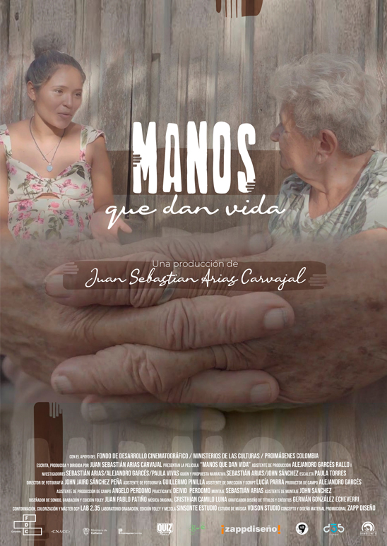 Poster de la película Manos que dan vida, dos mujeres de edad conversan frente a frente, en la parte media dos manos entrecruzan los dedos.